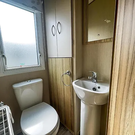 Caravan With Decking At Southview Holiday Park In Skegness Ref 33005S Exterior photo