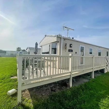Caravan With Decking At Southview Holiday Park In Skegness Ref 33005S Exterior photo