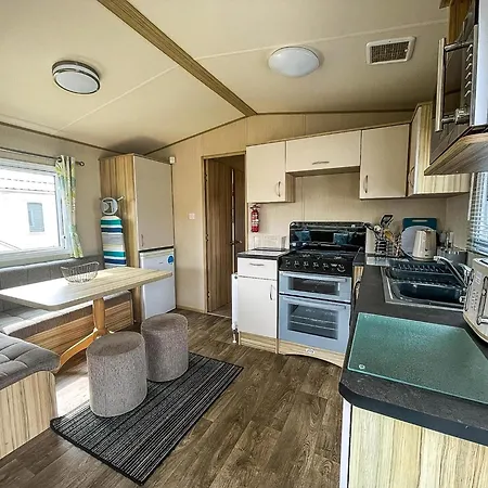 Caravan With Decking At Southview Holiday Park In Skegness Ref 33005S Exterior photo