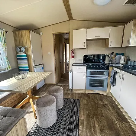 Caravan With Decking At Southview Holiday Park In Skegness Ref 33005S Exterior photo