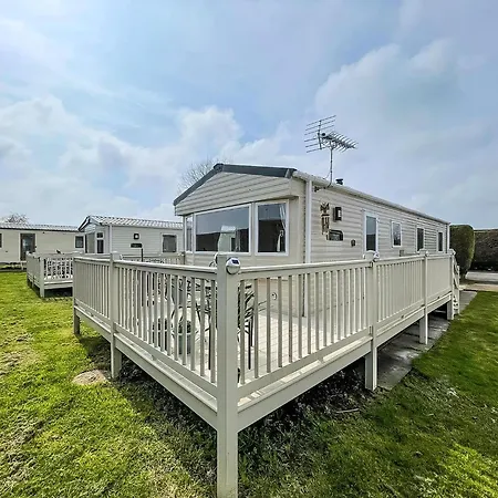Caravan With Decking At Southview Holiday Park In Skegness Ref 33005S Exterior photo