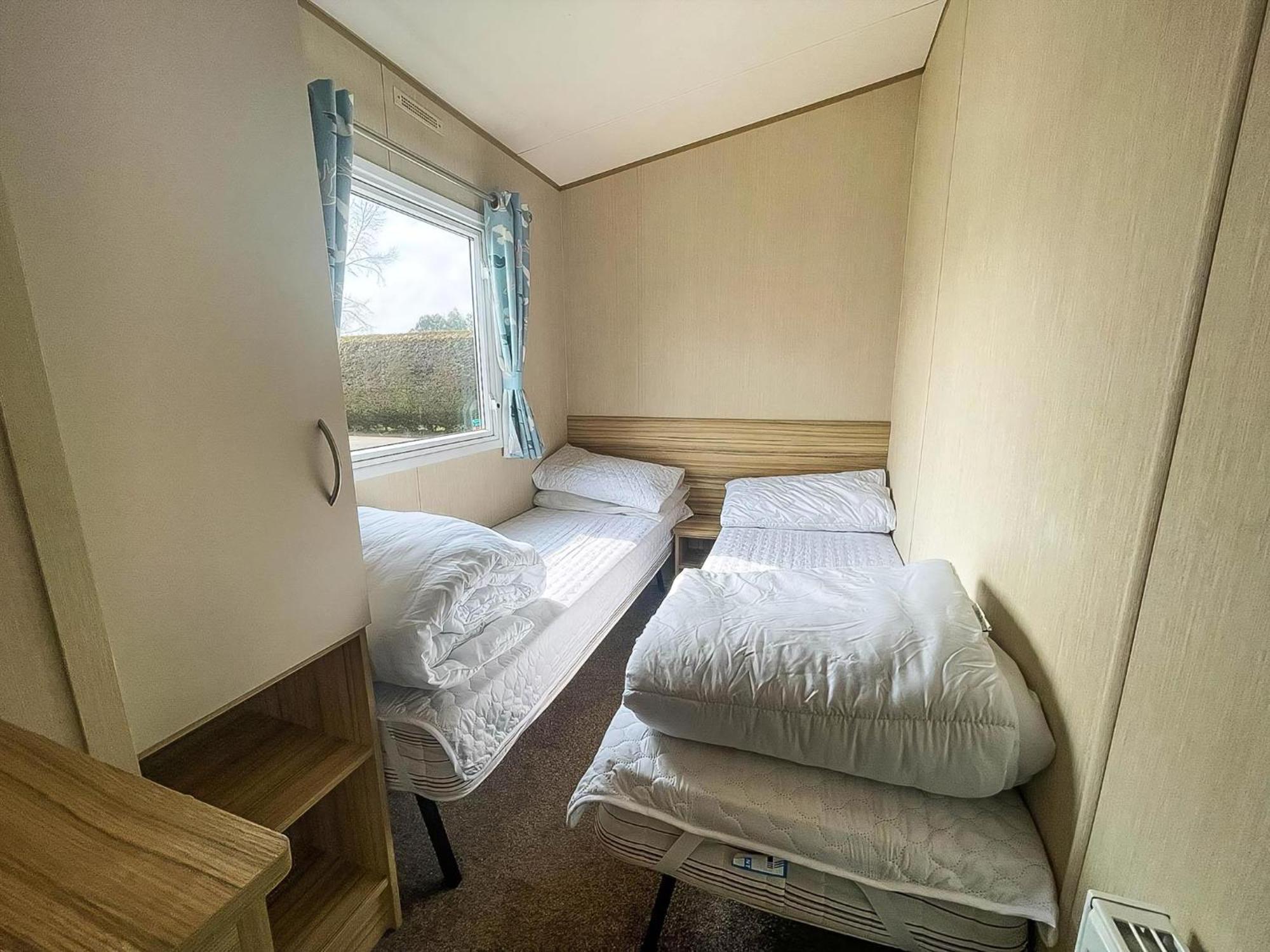 Caravan With Decking At Southview In Ref 33005s